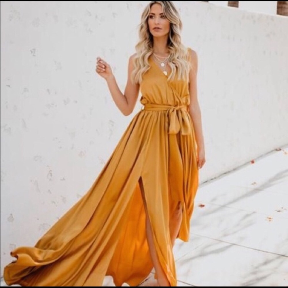 NWOT Vici Sleeveless Diana Maxi Dress